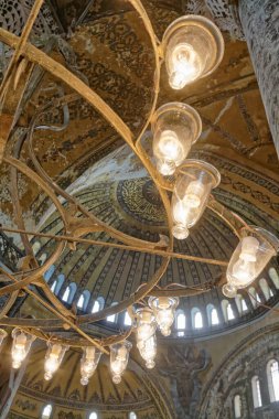 Türkiye, İstanbul, St. Sophia Camii (4. yüzyılda Büyük Costantine tarafından inşa edilmiş ve 6. yüzyılda Justinian tarafından yeniden inşa edilmiştir.)