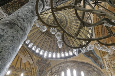 Türkiye, İstanbul, St. Sophia Camii (4. yüzyılda Büyük Costantine tarafından inşa edilmiş ve 6. yüzyılda Justinian tarafından yeniden inşa edilmiştir.)