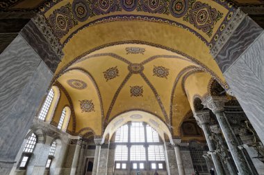 Türkiye, İstanbul, St. Sophia Camii (4. yüzyılda Büyük Costantine tarafından inşa edilmiş ve 6. yüzyılda Justinian tarafından yeniden inşa edilmiştir.)
