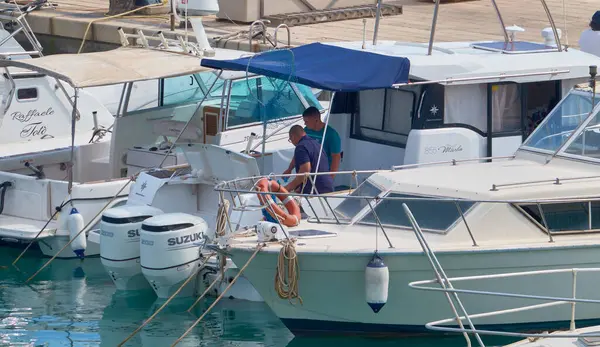 Italien Sizilien Mittelmeer Marina Ragusa Provinz Ragusa Juni 2021 Männer — Stockfoto