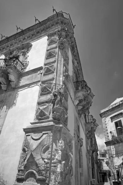 Italia Sicilia Scicli Ragusa Facciata Barocca Del Palazzo Beneventano Con — Foto Stock