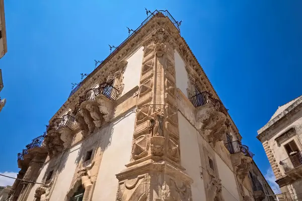 İtalya, Sicilya, Scicli (Ragusa ili), Barok Beneventano Sarayı (18. yüzyıl A.C..)