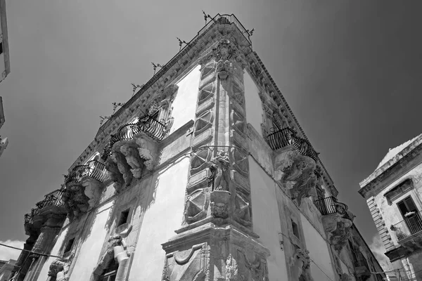 Itálie Sicílie Scicli Provincie Ragusa Barokní Fasáda Paláce Beneventano Ornamentálními — Stock fotografie