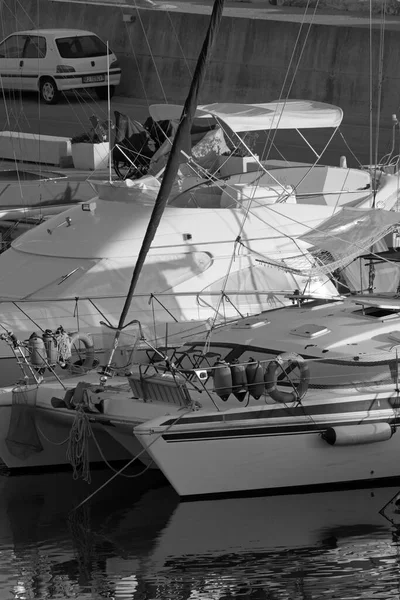 意大利 西西里 地中海 拉古萨海 拉古萨省 2021年7月5日 港口豪华游艇 Editorial — 图库照片