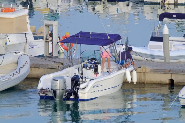 Italien Sizilien Mittelmeer Marina Ragusa Provinz Ragusa Juli 2021 Paar — Stockfoto