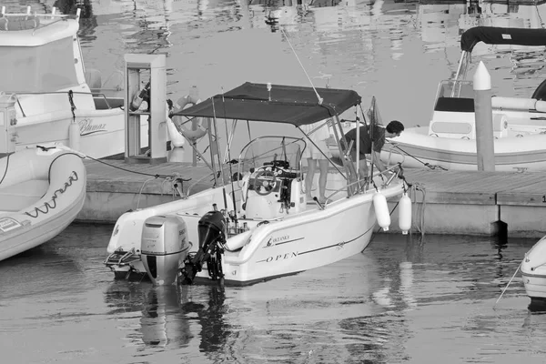 Italien Sizilien Mittelmeer Marina Ragusa Provinz Ragusa Juli 2021 Paar — Stockfoto