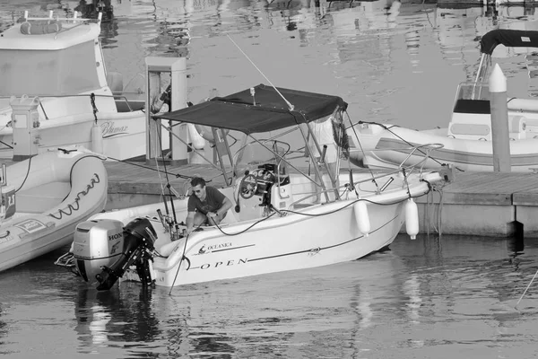 Italien Sizilien Mittelmeer Marina Ragusa Provinz Ragusa Juli 2021 Paar — Stockfoto