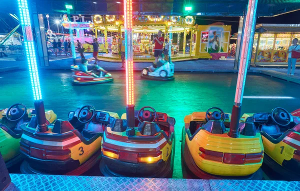 Talya Sicilya Marina Ragusa Ragusa Eyaleti Çocuklar Gece Bir Lunaparkta — Stok fotoğraf