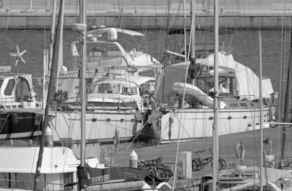 意大利 西西里 地中海 拉古萨海 拉古萨省 2021年7月29日 港口豪华游艇 Editorial — 图库照片