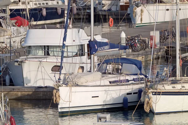Italien Sicilien Medelhavet Marina Ragusa Ragusaprovinsen Juli 2021 Lyxjakter Hamnen — Stockfoto