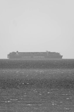 İtalya, Sicilya, Akdeniz, Sicilya Kanalı; 6 Ağustos 2021, konteyner gemisi - EDITORIAL