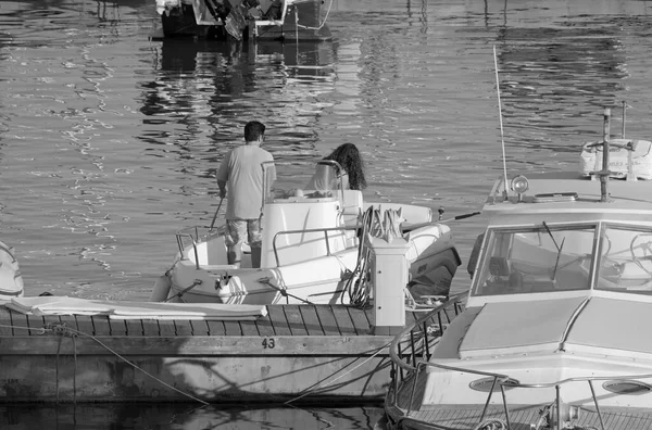 Italien Sizilien Mittelmeer Marina Ragusa Provinz Ragusa Paar Auf Einem — Stockfoto