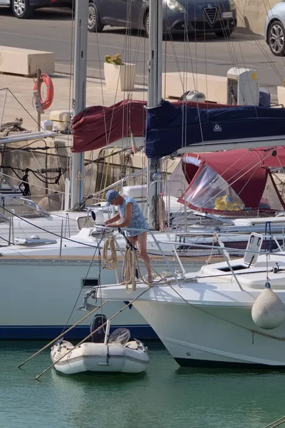 Italien Sizilien Mittelmeer Marina Ragusa Provinz Ragusa August 2021 Mann — Stockfoto