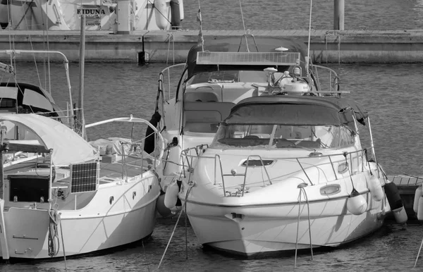 Italien Sicilien Medelhavet Marina Ragusa Ragusaprovinsen Lyxbåtar Hamnen — Stockfoto