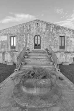 İtalya, Sicilya, Ragusa Eyaleti, kırsal, zarif özel çiftlik evi, giriş manzarası. 