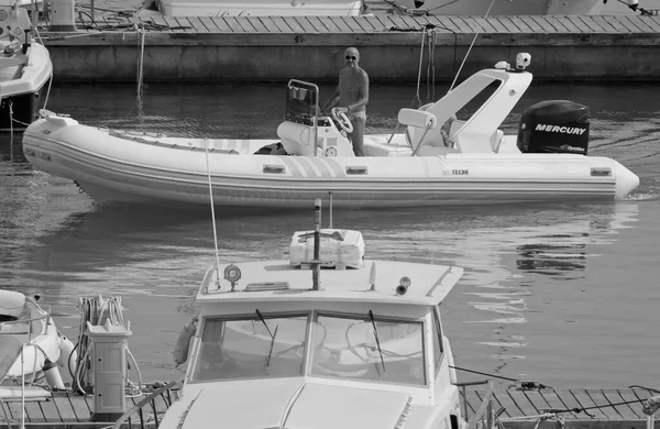 Italie Sicile Méditerranée Marina Ragusa Province Raguse Août 2021 Homme — Photo