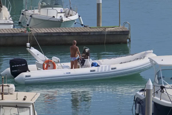 Italie Sicile Méditerranée Marina Ragusa Province Raguse Août 2021 Homme — Photo