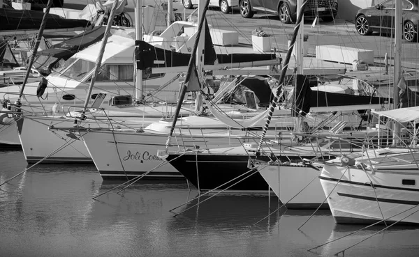 Italien Sicilien Medelhavet Marina Ragusa Ragusaprovinsen Augusti 2021 Lyxbåtar Hamnen — Stockfoto