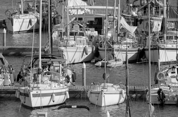 Italien Sicilien Medelhavet Marina Ragusa Ragusaprovinsen Augusti 2021 Lyxbåtar Hamnen — Stockfoto