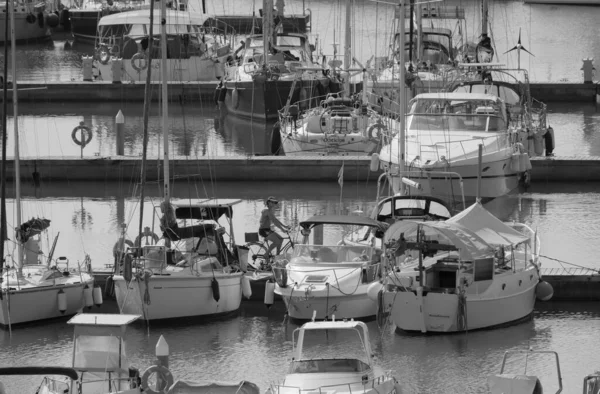 Italien Sicilien Medelhavet Marina Ragusa Ragusaprovinsen Augusti 2021 Man Cykel — Stockfoto