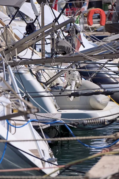 Italien Sicilien Medelhavet Marina Ragusa Ragusaprovinsen Lyxbåtar Hamnen — Stockfoto