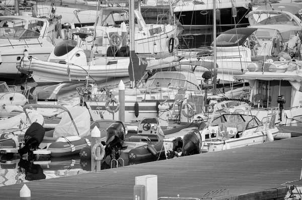 Italien Sicilien Medelhavet Marina Ragusa Ragusaprovinsen Augusti 2021 Motorbåtar Och — Stockfoto