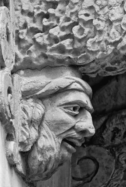 イタリア シチリア島 シクリ ラグーザ県 ユネスコ バロック ファヴァ宮殿の外観 バルコニー 世紀の交流の下で装飾用の像 — ストック写真