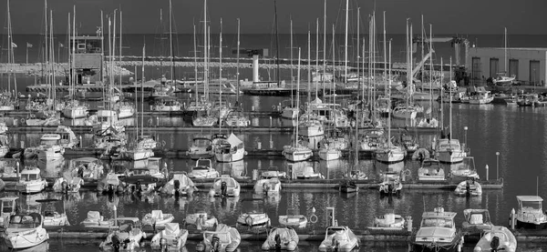 意大利 西西里 地中海 拉古萨海 拉古萨省 2021年9月6日 港口的豪华游艇 Editorial — 图库照片