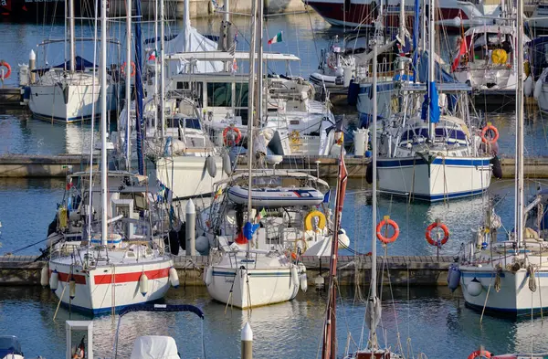 Italien Sicilien Medelhavet Marina Ragusa Ragusaprovinsen September 2021 Segelbåtar Hamnen — Stockfoto