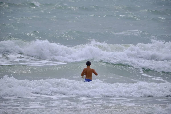 Itália Sicília Mar Mediterrâneo Marina Ragusa Província Ragusa Menino Brincando — Fotografia de Stock