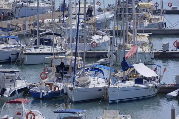 Italien Sicilien Medelhavet Marina Ragusa Ragusaprovinsen September 2021 Lyxjakter Hamnen — Stockfoto