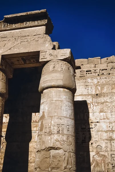 Medinet Abu Templo ruinas —  Fotos de Stock