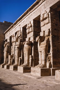 Karnak Tapınağı yıkıldı