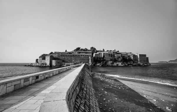 Pobřeží a sveti stefan ostrov — Stock fotografie