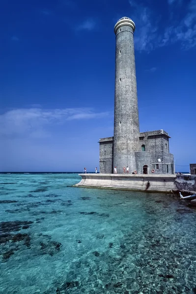 Büyük mercan resif ve deniz feneri — Stok fotoğraf