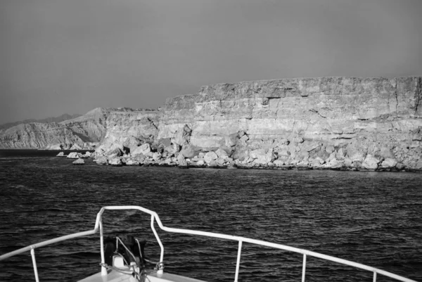 Ras の近くの岩だらけの海岸の眺めモハメッド — ストック写真