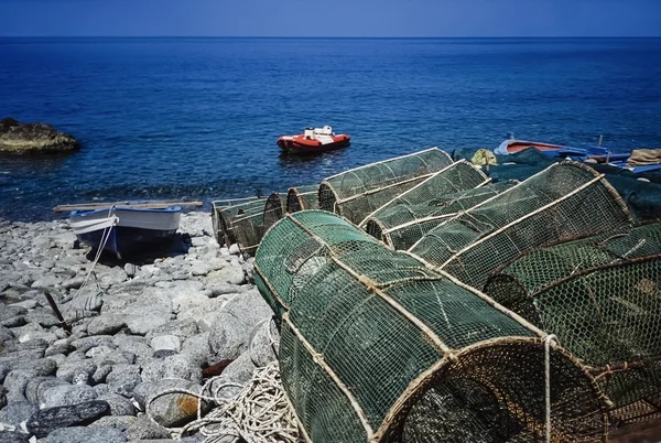 Wooden fishing boats and fish traps ashore — Stock Photo, Image