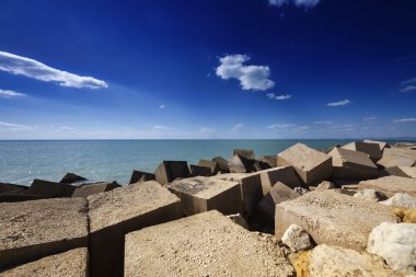Bağlantı noktası dışında beton bloklar