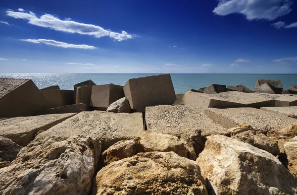 Bağlantı noktası dışında beton bloklar — Stok fotoğraf