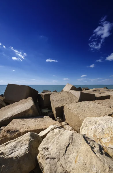 Bloques de hormigón fuera del puerto —  Fotos de Stock