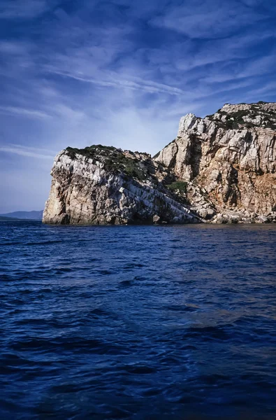 North West rotsachtige kustlijn in de buurt van Capo Caccia — Stockfoto