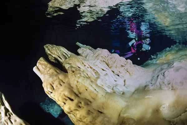 Buceo en cuevas — Foto de Stock