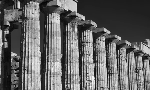 ギリシャ語のヘラ神殿の列 (紀元前 409.) — ストック写真