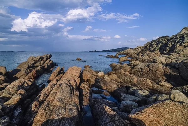 Sardinië, rotsachtige kustlijn — Stockfoto
