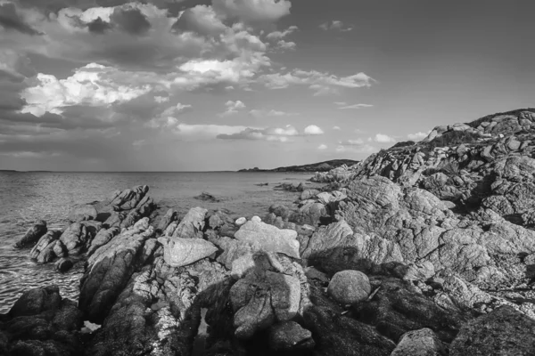 Сардиния, скалистое побережье — стоковое фото