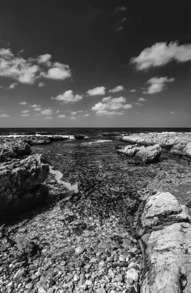 Sicilya rocky kıyı şeridi — Stok fotoğraf
