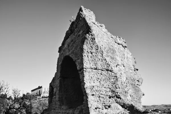 Templo de Juno en el fondo — Foto de Stock