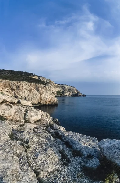 San Domino island's rocky coast — Stock Photo, Image