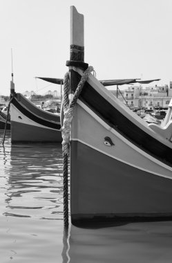 Ahşap balıkçı tekneleri limanda