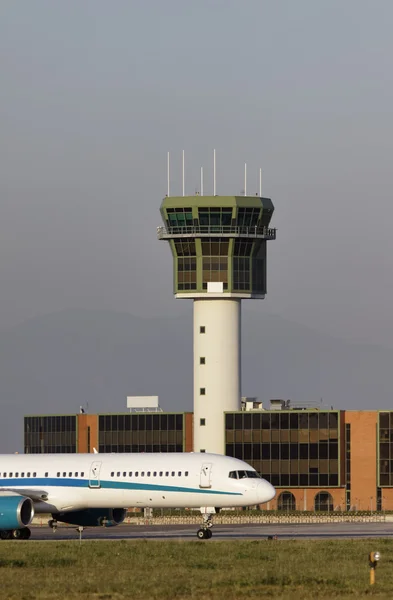 Flight control tower — Stock Photo, Image